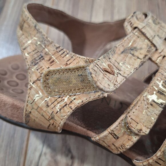 Vionic tan womens sandals hook and loop closure size 8 - Picture 3 of 9